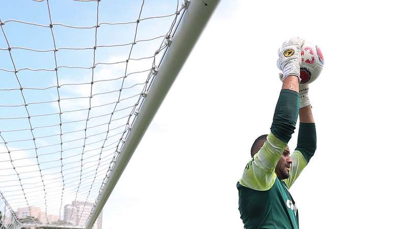 Weverton durante treinamento do Palmeiras na Academia de Futebol.