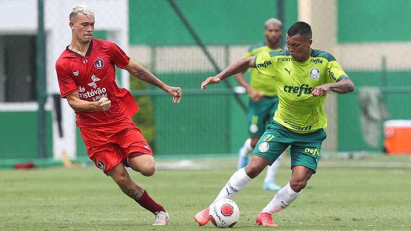 Gabriel Veron durante jogo-treino do Palmeiras contra o Juventus, na Academia de Futebol.