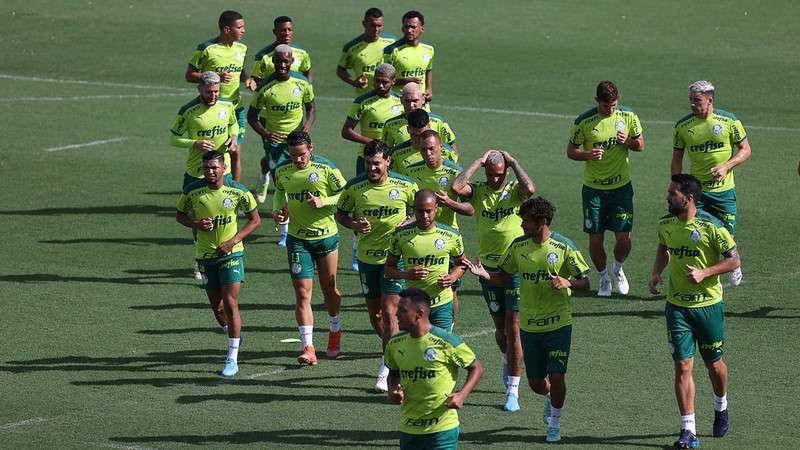 Elenco do Palmeiras durante treinamento, na Academia de Futebol.