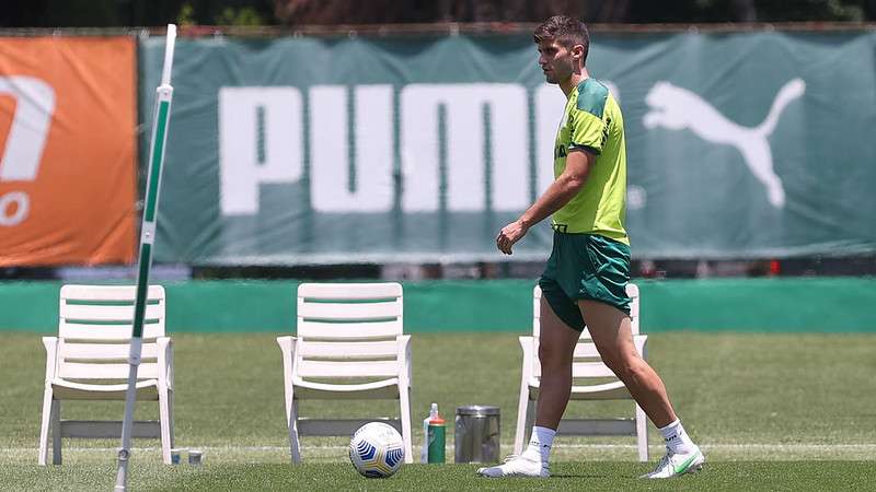 Benjamín Kuscevic durante treinamento do Palmeiras, na Academia de Futebol.