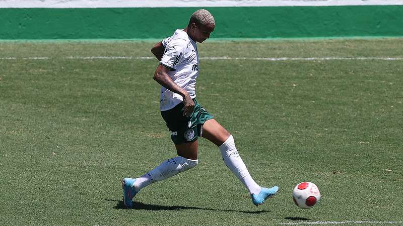 Deyverson durante jogo-treino do Palmeiras, disputado na Academia de Futebol.