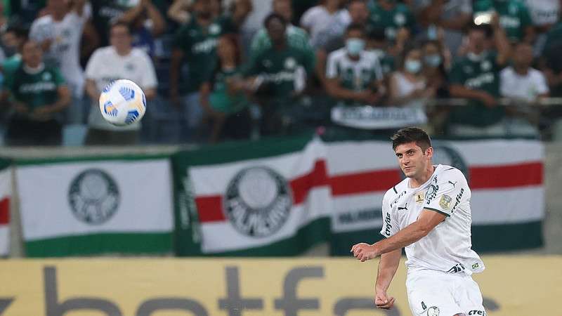 Benjamín Kuscevic em jogo do Palmeiras contra o Cuiabá, durante partida válida pela trigésima sexta rodada do Brasileirão 2021, na Arena Pantanal.