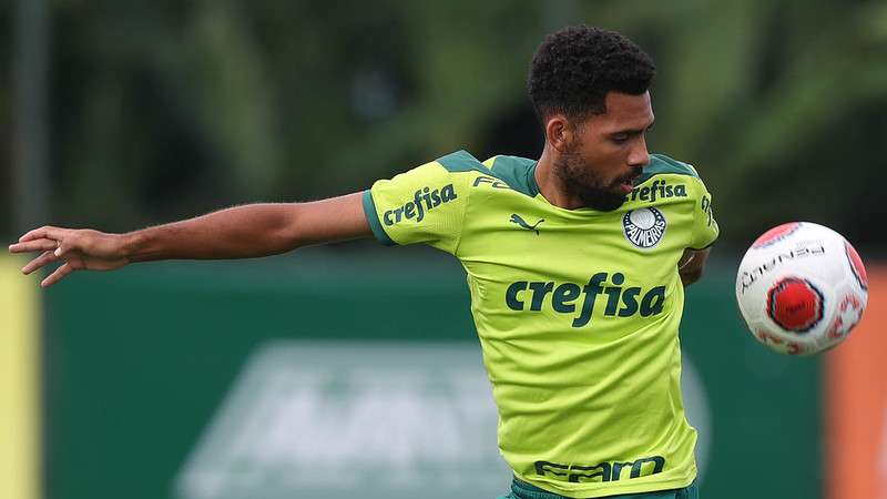 Matheus Fernandes durante treinamento do Palmeiras, na Academia de Futebol.