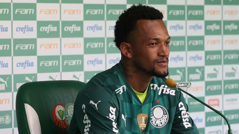 Jailson é apresentado como mais novo atleta do Palmeiras, na Academia de Futebol.