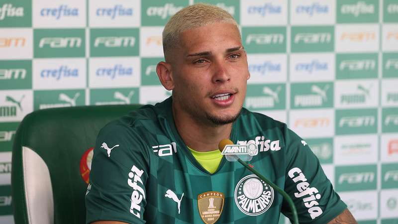 Rafael Navarro é apresentado como mais novo atleta do Palmeiras, na Academia de Futebol.