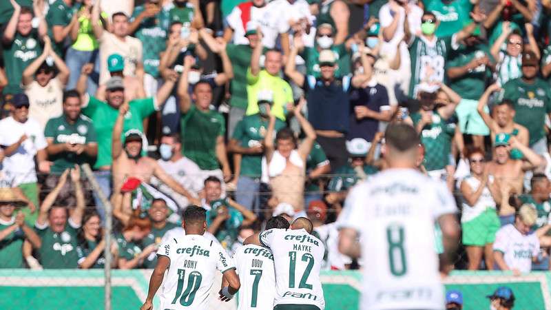 Dudu do Palmeiras comemora seu gol contra o Novorizontino, durante partida válida pela fase de grupos do Paulistão 2022 no Estádio Dr. Jorge Ismael de Biase.