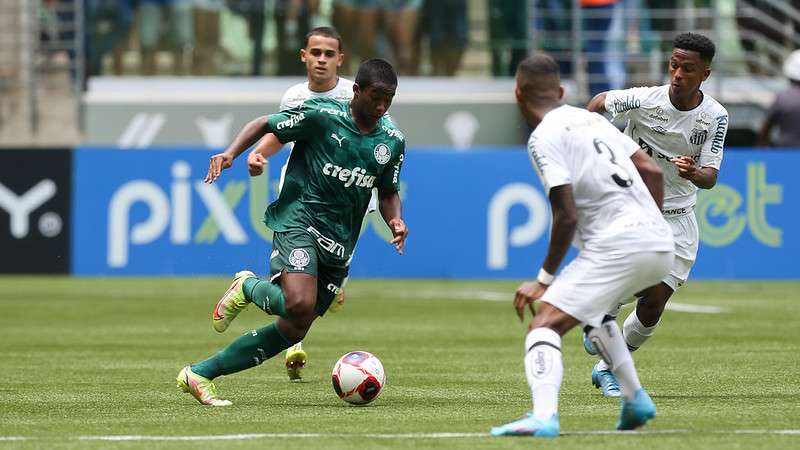 Endrick durante a partida entre Palmeiras e Santos, válida pela final da Copa São Paulo de Futebol Júnior, no Allianz Parque, em São Paulo-SP.