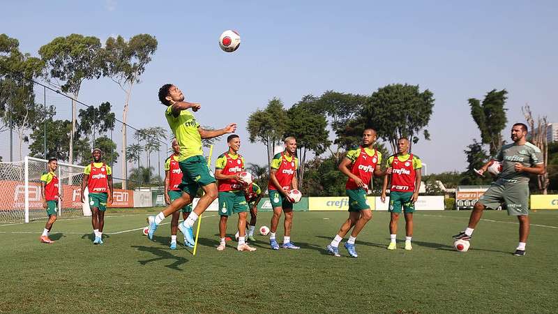 Gustavo Scarpa durante treino técnico do Palmeiras, na Academia de Futebol.