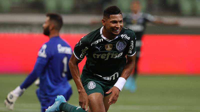 Rony comemora seu gol pelo Palmeiras contra a Ponte Preta, durante partida válida pela primeira rodada do Paulistão 2022, no Allianz Parque.