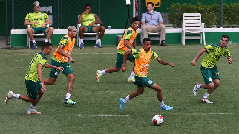 Renan, Rafael Navarro, Giovani e Fabinho, durante treino técnico do Palmeiras, na Academia de Futebol.