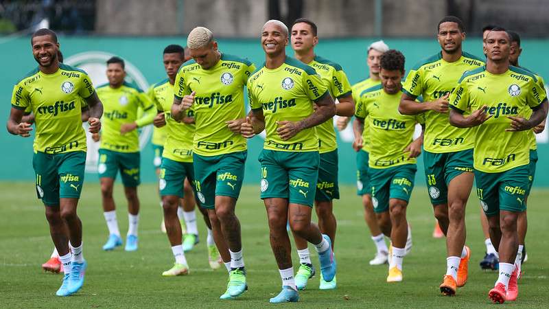 Atletas do Palmeiras realizam atividades durante treinamento na Academia de Futebol, em São Paulo-SP.