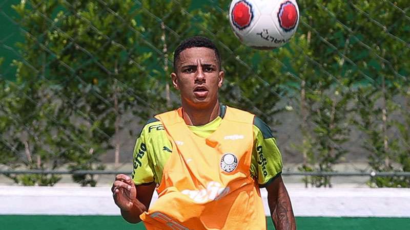 Giovani durante treinamento do Palmeiras, na Academia de Futebol.