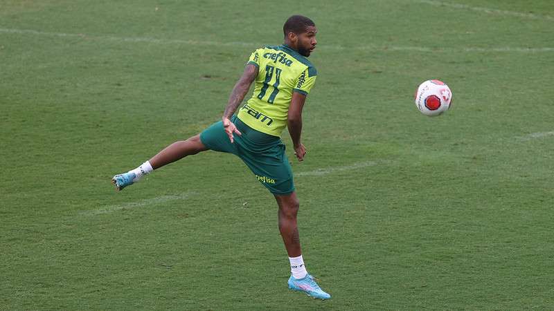 Wesley durante treinamento do Palmeiras na Academia de Futebol.