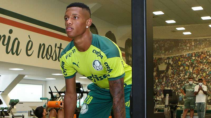 Danilo durante treinamento do Palmeiras na Academia de Futebol, em São Paulo-SP.