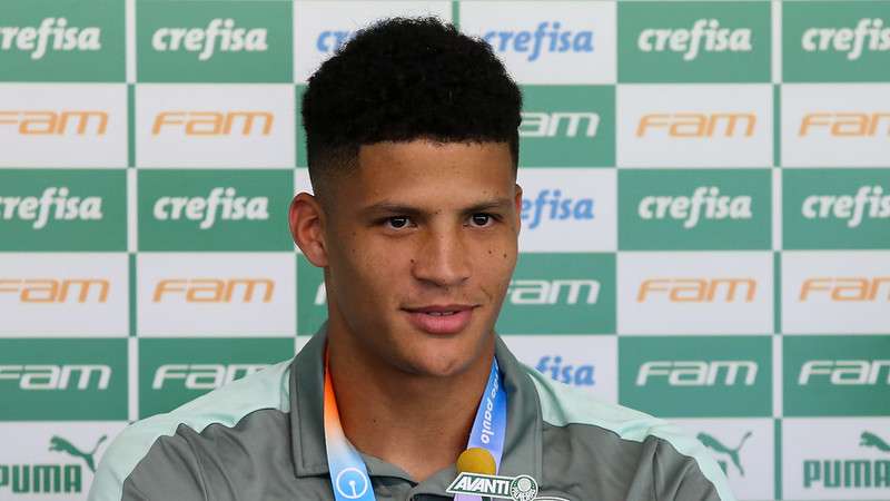 Mateus do Sub-20 do Palmeiras, durante entrevista coletiva na Academia de Futebol, em São Paulo-SP.