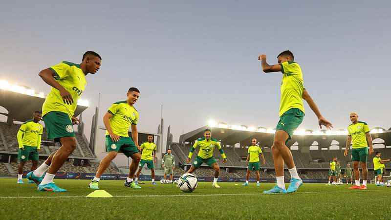 Atletas do Palmeiras durante treinamento no Zayed Sports City Stadium, em Abu Dhabi-EAU.