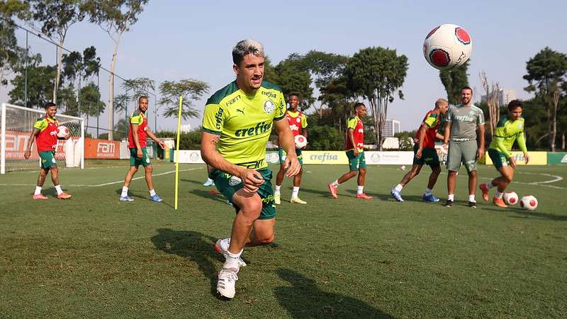 Piquerez durante treinamento do Palmeiras, na Academia de Futebol.