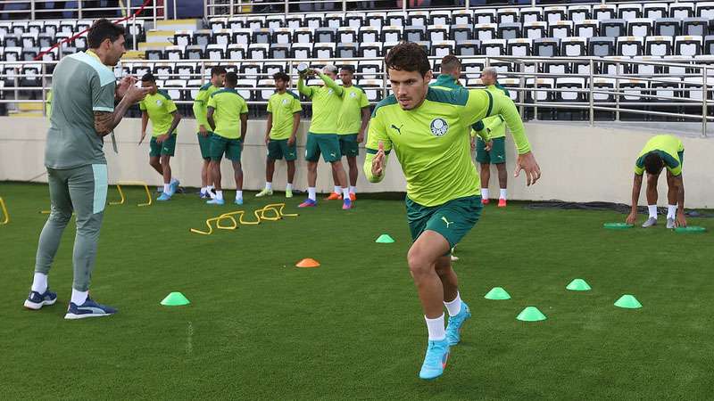 Raphael Veiga durante treino do Palmeiras no Al Nahyan Stadium, em Abu Dhabi-EAU.