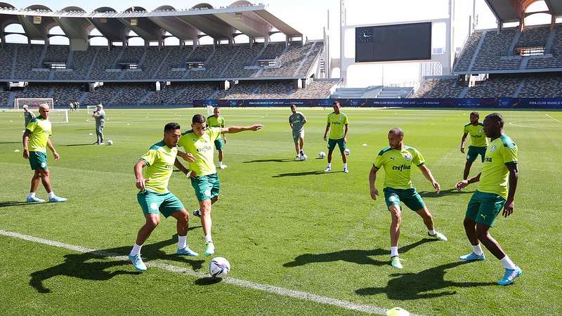 Atletas do Palmeiras durante treinamento no Zayed Sports City Stadium, em Abu Dhabi-EAU.
