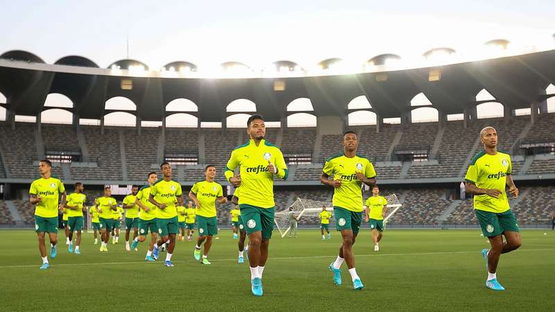 Atletas durante treino do Palmeiras no Zayed Sports City Stadium, em Abu Dhabi-EAU.