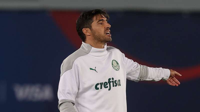 Abel Ferreira durante treinamento do Palmeiras no Zayed Sports City Stadium, em Abu Dhabi-EAU.