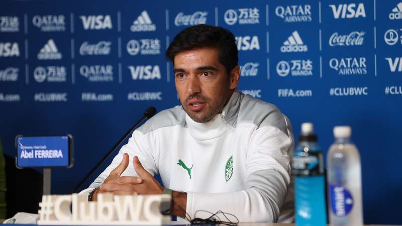 Abel Ferreira concede entrevista coletiva pelo Palmeiras no Al Nahyan Stadium, em Abu Dhabi-EAU.