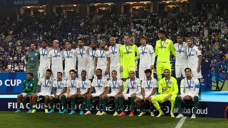 Jogadores do Palmeiras em foto após partida contra o Chelsea, válida pela final do Mundial de Clubes da FIFA 2021, no Mohammed Bin Zayed Stadium, em Abu Dhabi-EAU.