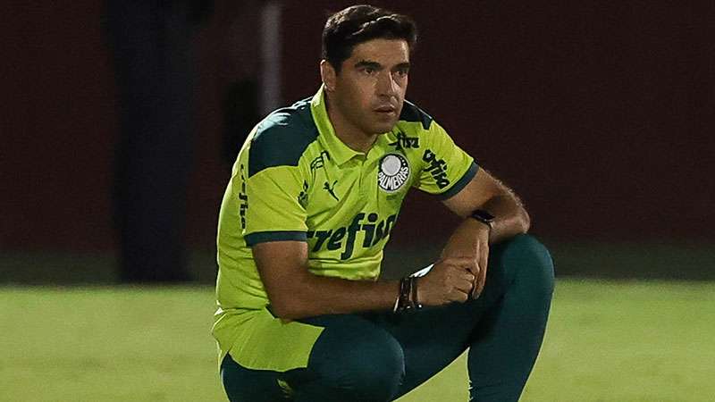 Abel Ferreira em jogo do Palmeiras contra a Ferroviária, durante partida válida pela sétima rodada do Paulistão, no Estádio Municipal Dr Ademar Pereira de Barros.