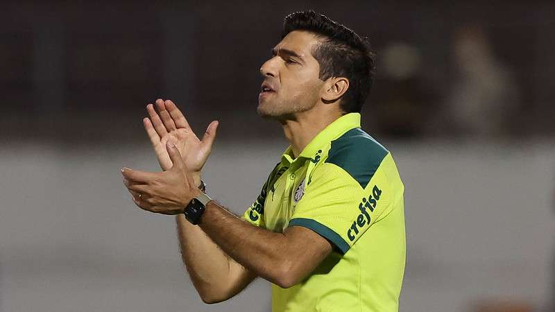 Abel Ferreira em jogo do Palmeiras contra a Ferroviária, durante partida válida pela sétima rodada do Paulistão, no Estádio Municipal Dr Ademar Pereira de Barros.