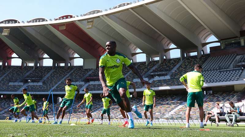 Patrick de Paula e demais atletas durante treino do Palmeiras no Zayed Sports City Stadium, em Abu Dhabi-EAU.