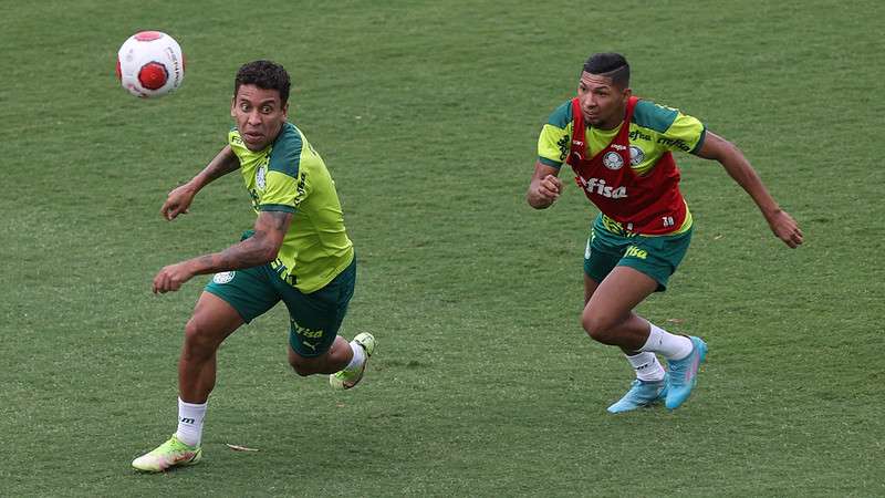 Marcos Rocha e Rony durante treino técnico do Palmeiras, na Academia de Futebol.