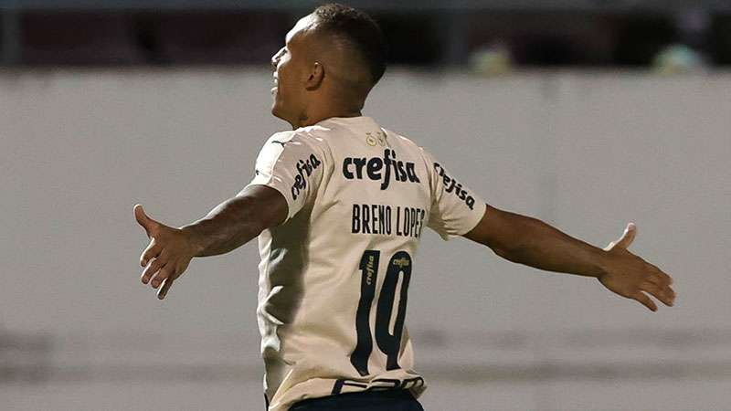 Breno Lopes comemora seu gol pelo Palmeiras contra a Ferroviária, durante partida válida pela sétima rodada do Paulistão, no Estádio Municipal Dr Ademar Pereira de Barros.