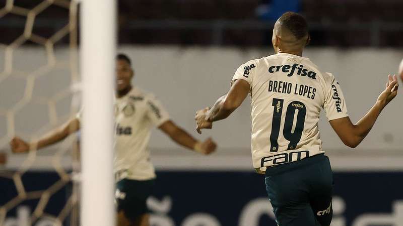 Breno Lopes comemora seu gol pelo Palmeiras contra a Ferroviária, durante partida válida pela sétima rodada do Paulistão, no Estádio Municipal Dr Ademar Pereira de Barros.