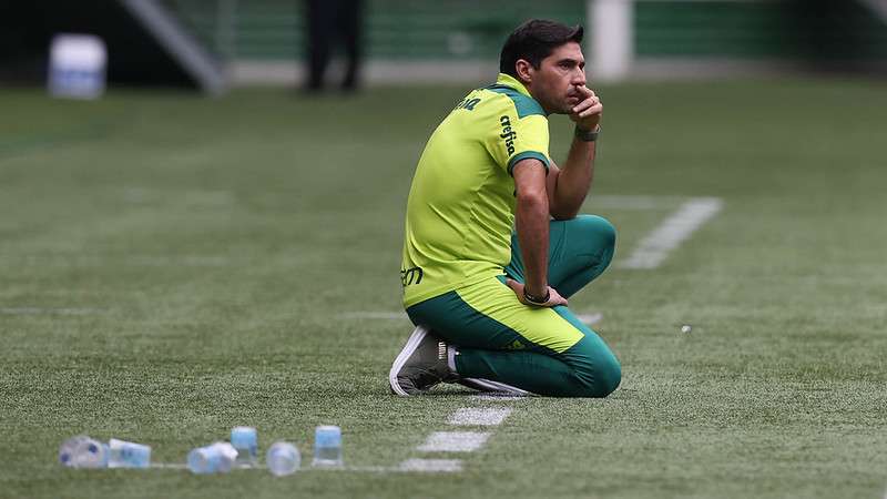 Abel Ferreira em jogo do Palmeiras contra o Santo André, durante partida válida pela oitava rodada do Paulistão 2022, no Allianz Parque.