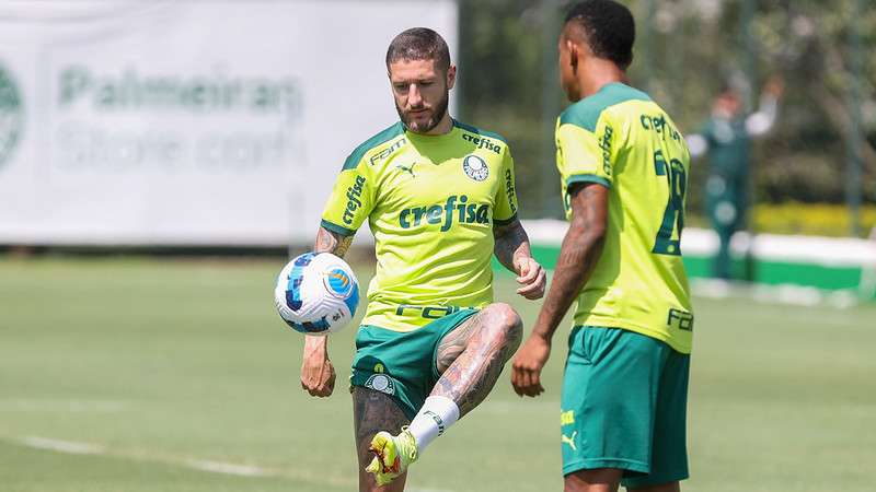 Zé Rafael e Danilo, durante treinamento do Palmeiras, na Academia de Futebol.