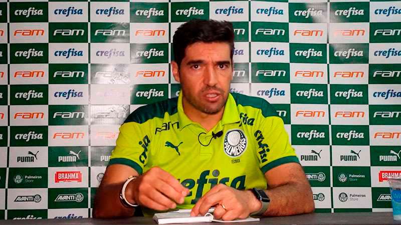 Abel aponta fatores que atrapalharam o jogo do Palmeiras e pede paciência com Navarro.