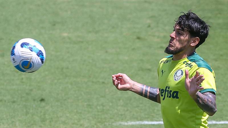 Gustavo Gómez durante treinamento do Pameiras na Academia de Futebol, em São Paulo-SP.