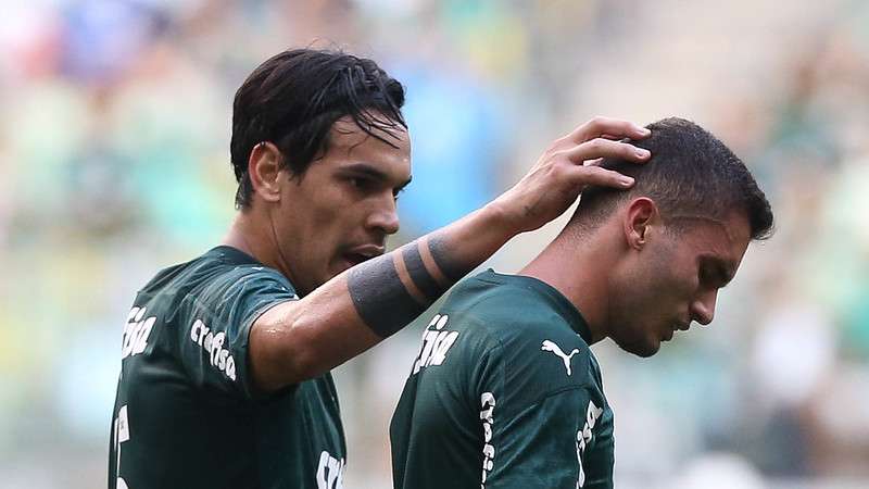 Gustavo Gómez e Luan Silva em jogo do Palmeiras contra a Ferroviária, durante partida válida pela nona rodada do Campeonato Paulista 2020, no Allianz Parque.