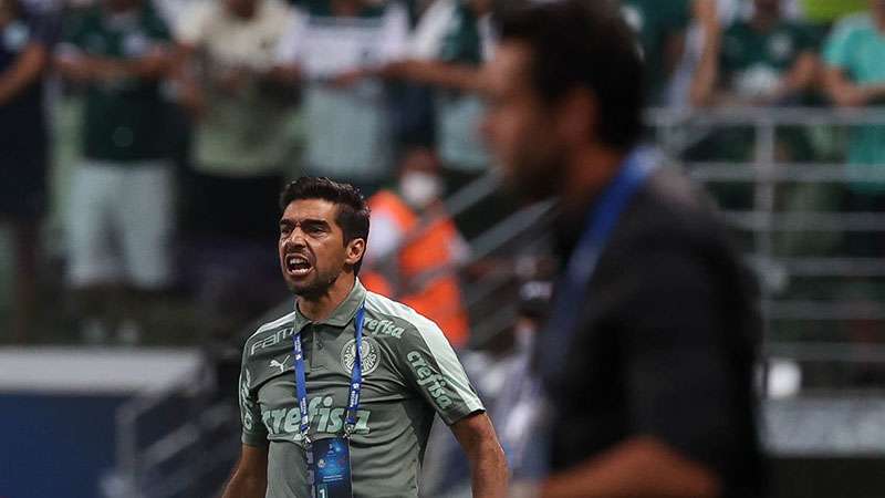 Abel Ferreira em jogo do Palmeiras contra o Athletico-PR, durante segunda partida válida pelas finais da Recopa Sul-Americana 2022, no Allianz Parque.