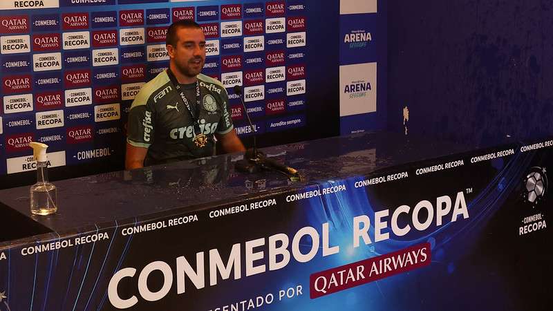 João Martins durante entrevista coletiva na conquista da Recopa Sul-Americana, após jogo contra o Athletico-PR, na segunda partida válida pelas finais, no Allianz Parque.