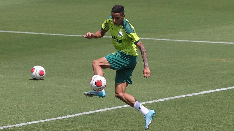 Giovani durante treinamento do Palmeiras, na Academia de Futebol.