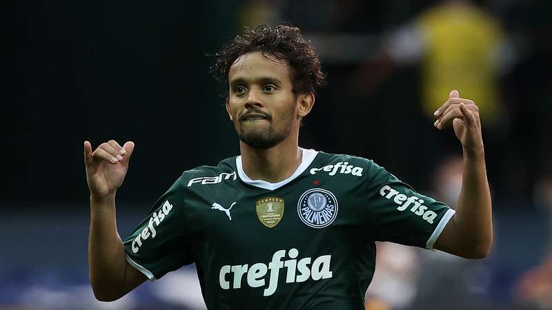 Gustavo Scarpa comemora seu gol em jogo do Palmeiras contra o Guarani, durante partida válida pela décima rodada do Paulistão 2022, no Allianz Parque.