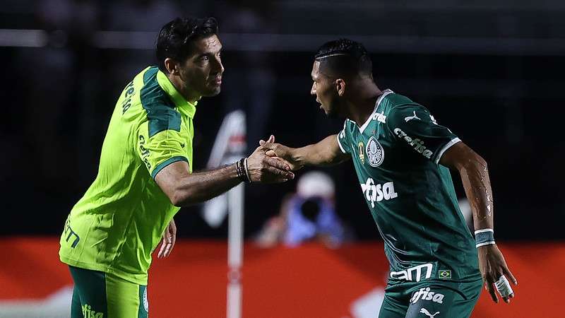 Abel e Rony comemoram seu gol pelo Palmeiras contra o São Paulo, durante partida válida pela quarta rodada do Paulistão 2022, no Morumbi.