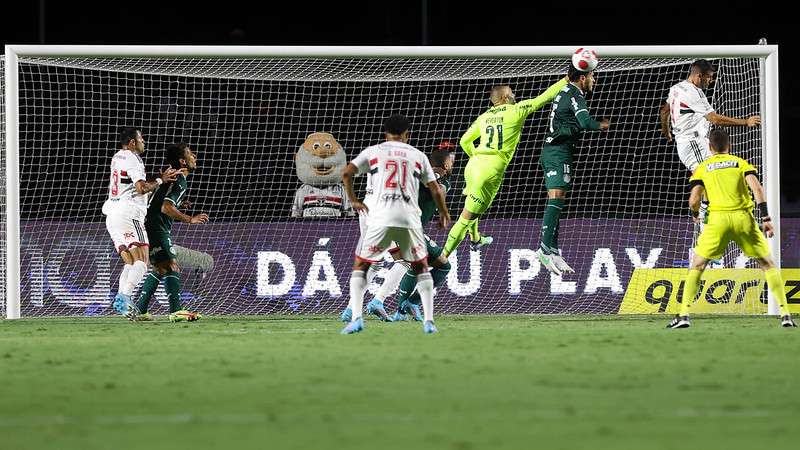 Weverton em jogo do Palmeiras contra o São Paulo, durante partida válida pela quarta rodada do Paulistão 2022, no Morumbi.