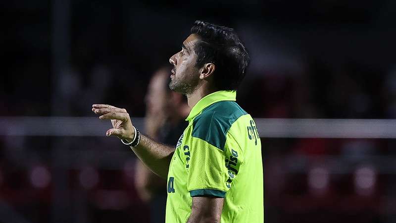 Abel Ferreira em jogo do Palmeiras contra o São Paulo, durante partida válida pela quarta rodada do Paulistão 2022, no Morumbi.