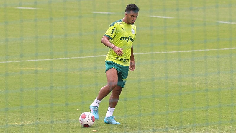 Gabriel Menino durante treinamento do Palmeiras, na Academia de Futebol. 