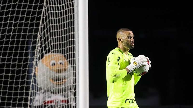 Weverton em jogo do Palmeiras contra o São Paulo, durante partida válida pela quarta rodada do Paulistão 2022, no Morumbi.