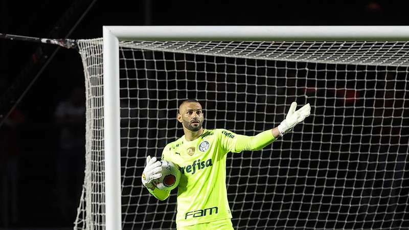 Weverton em jogo do Palmeiras contra o São Paulo, durante partida válida pela quarta rodada do Paulistão 2022, no Morumbi.