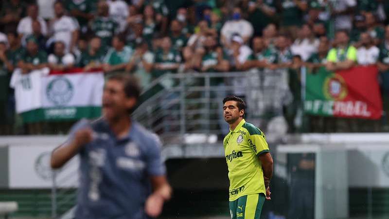 Abel Ferreira em jogo do Palmeiras contra o Santos, durante partida válida pela décima primeira rodada do Paulistão 2022, no Allianz Parque.