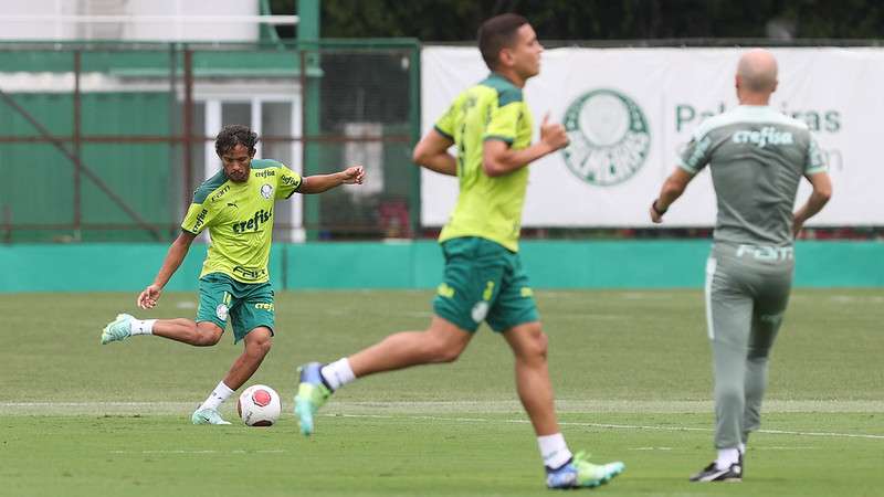 Gustavo Scarpa durante treinamento do Palmeiras, na Academia de Futebol.